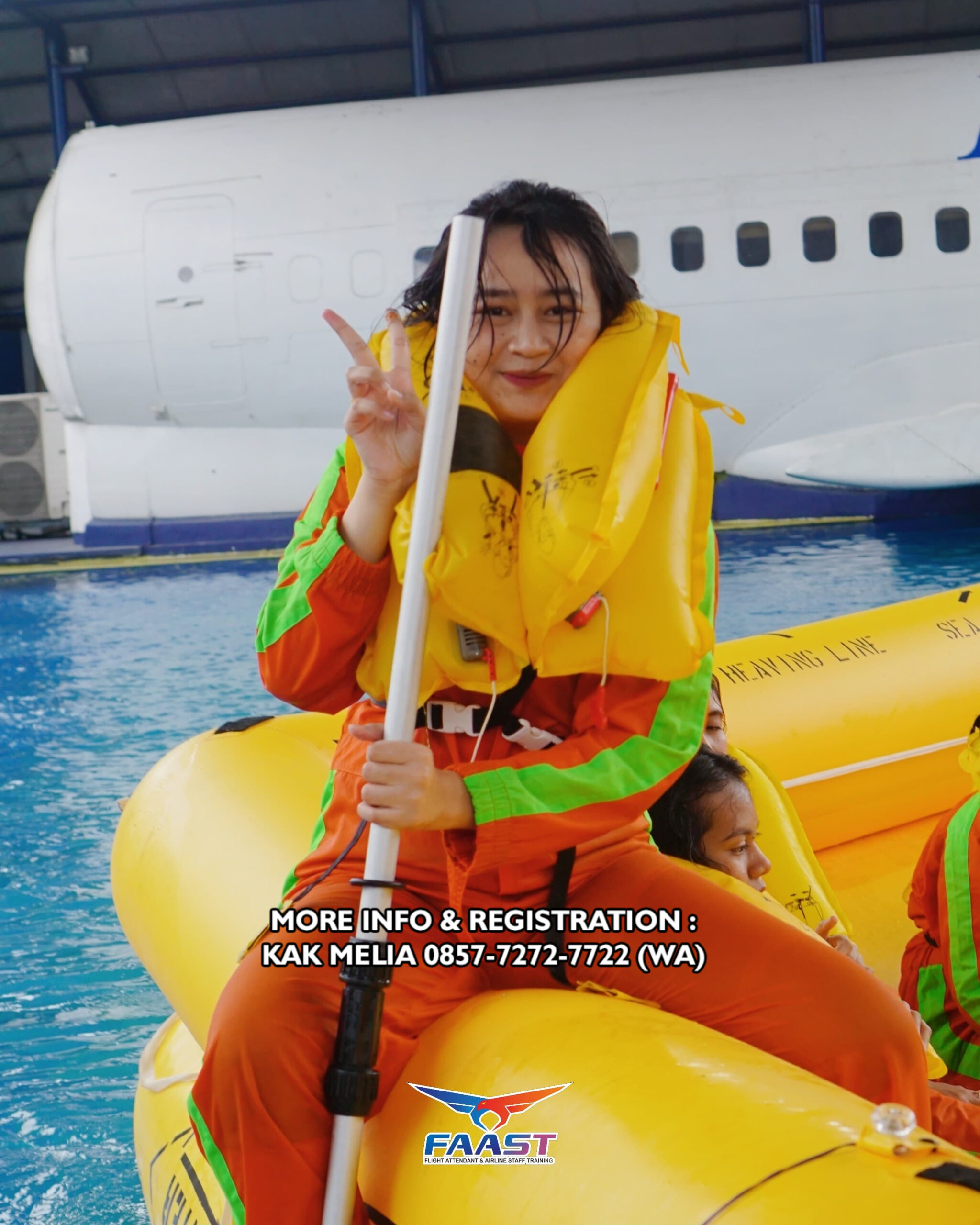 Apakah Syarat Jadi Pramugari Harus Bisa Berenang?