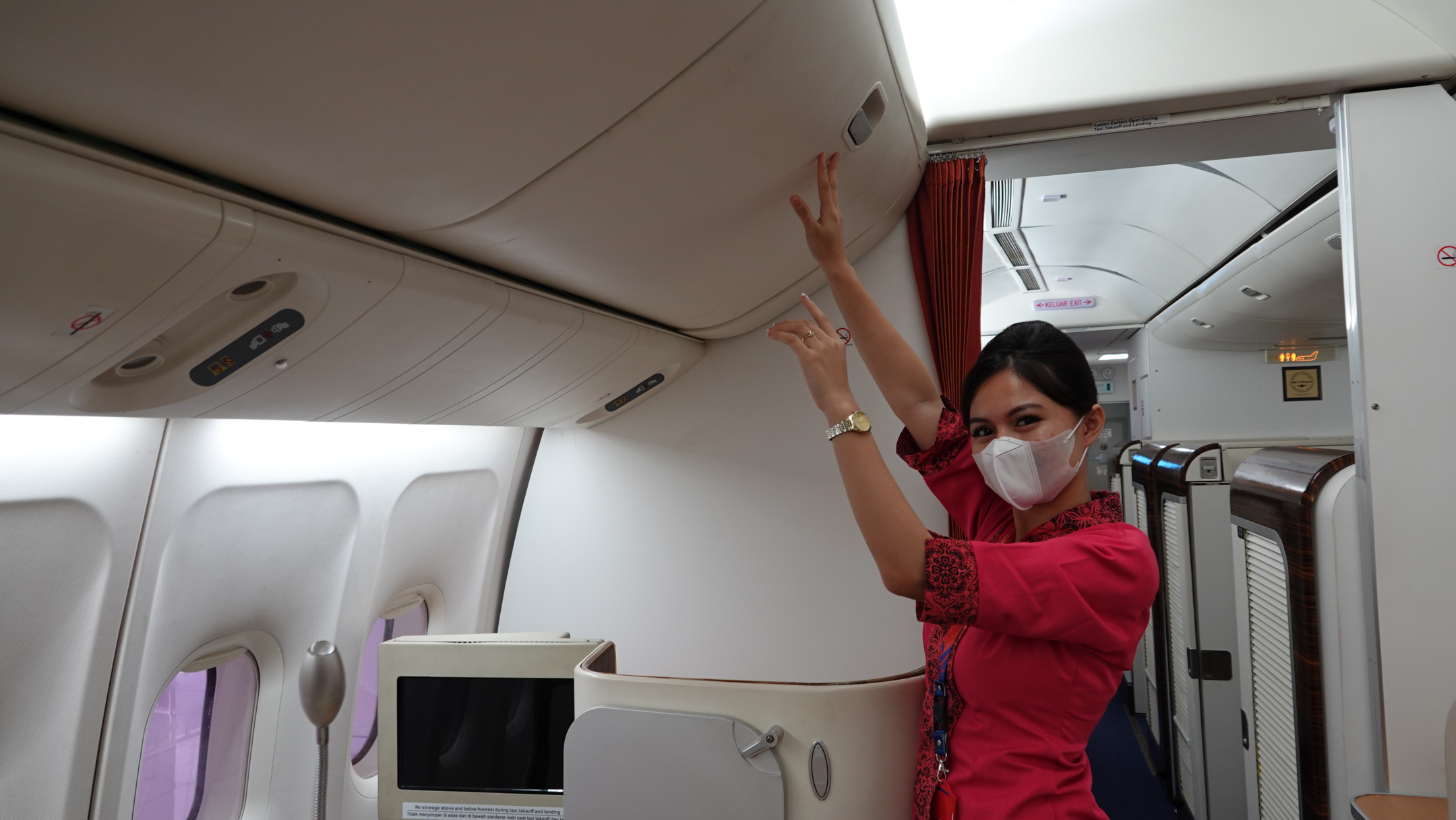 Duties and Responsibilities of an Airplane Stewardess