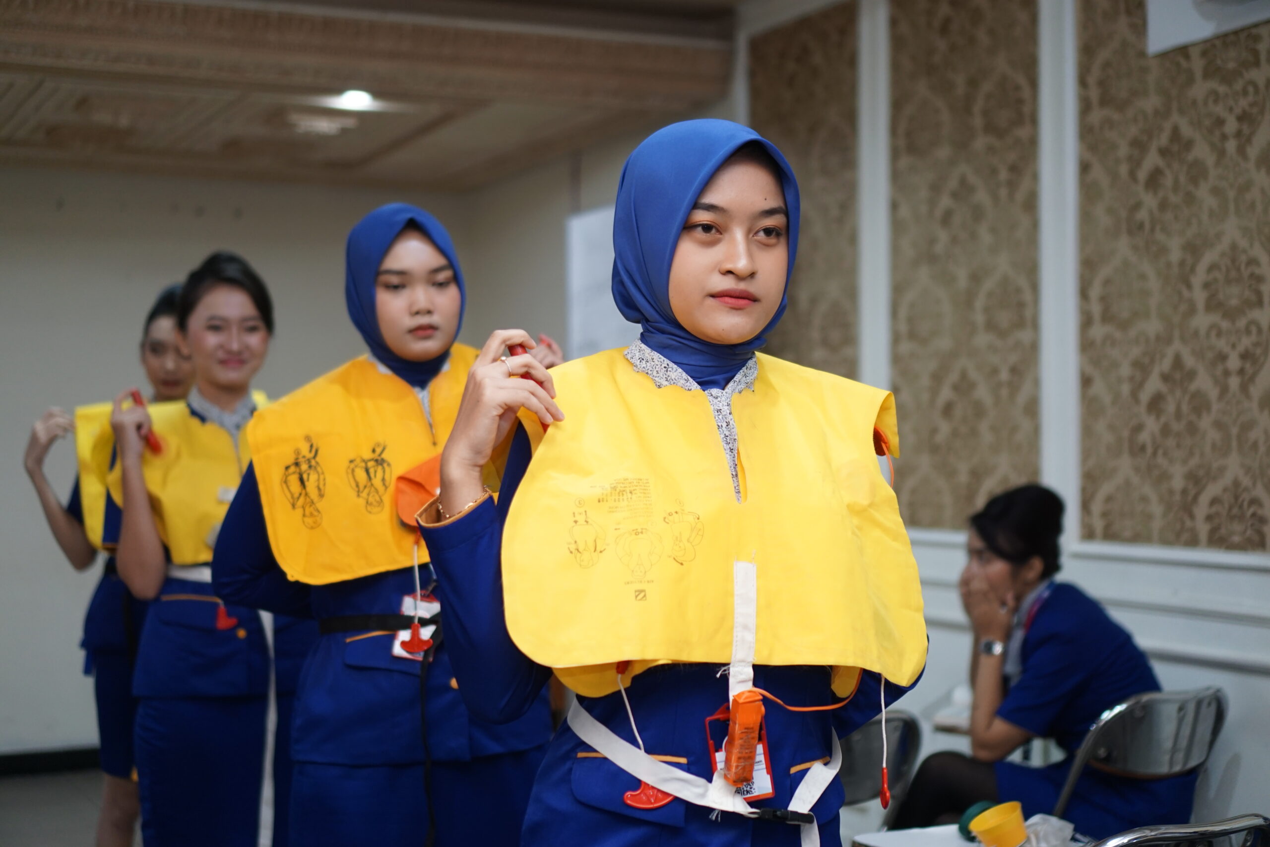 Apakah Syarat Jadi Pramugari Harus Berkulit Putih?