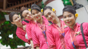 Can vocational/high school/MA graduates become flight attendants??