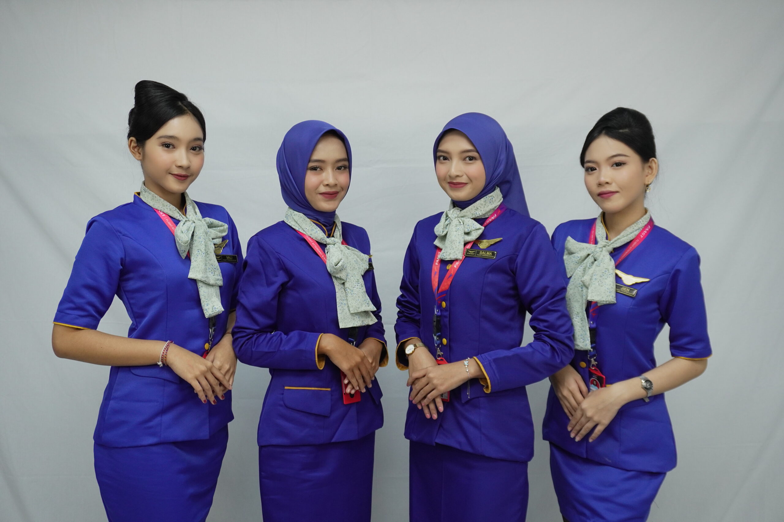 Berapa Lama Masa Kerja Pramugari Hingga Pensiun? Sampai Umur Berapa?
