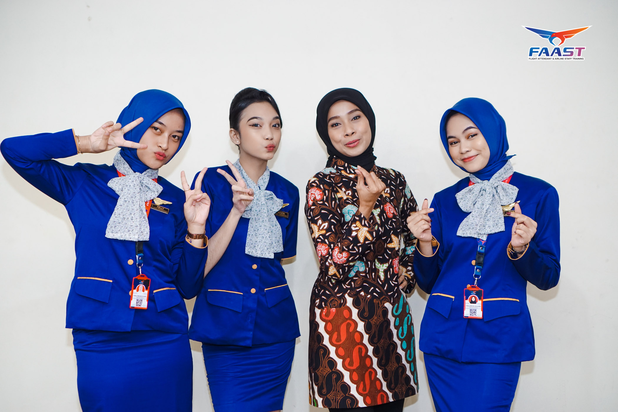 Kenapa Pramugari Harus Tinggi? Ini Jawabannya